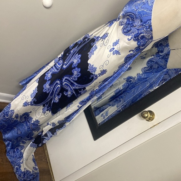 Vintage Silk Elegant Floral Paisley Pattern VNeck Backless Dress w/long train - Picture 8 of 15